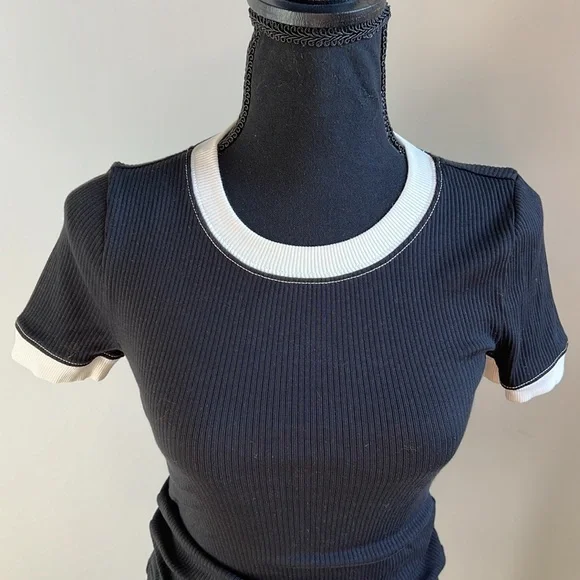 Sale! Classic JCrew elevated essentials T-shirt - Picture 3 of 6